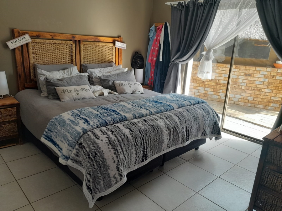 4 Bedroom Property for Sale in Waterval East North West